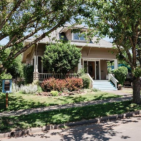 Southeast Portland Comfy & Eclectic Craftsman Home Exteriér fotografie
