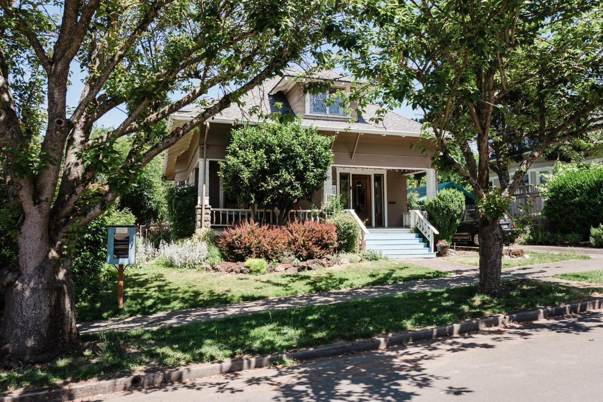 Southeast Portland Comfy & Eclectic Craftsman Home Exteriér fotografie